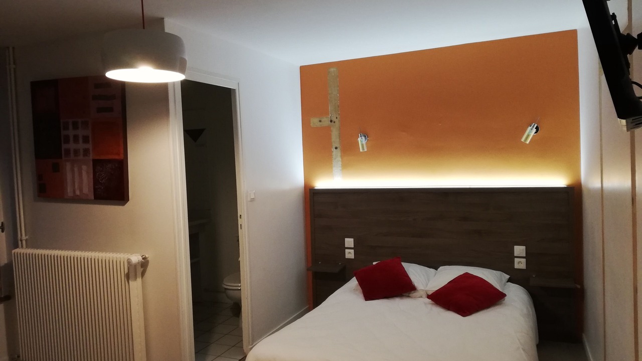 Photo of Bedroom in Louhans