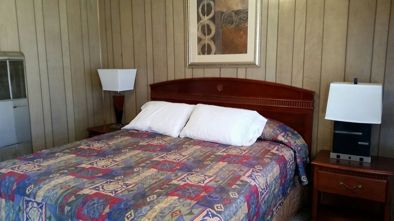 Photo of Bedroom in Basin