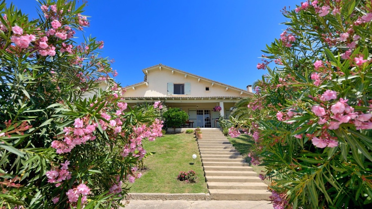Photo of Outdoor in Lunel