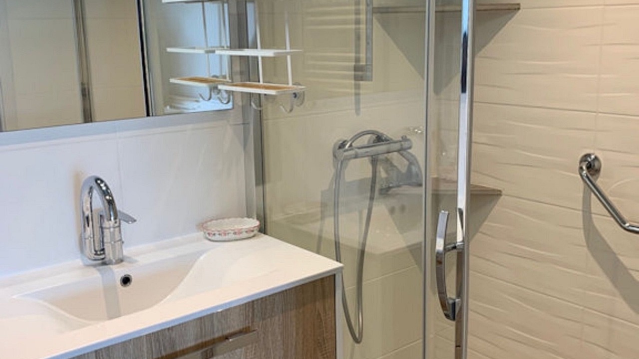 Photo of Bathroom in Lunel