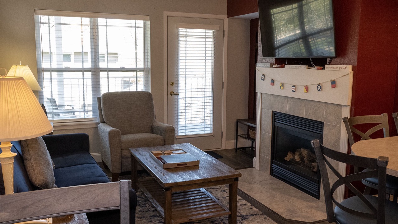 Photo of Livingroom in Delavan Lake