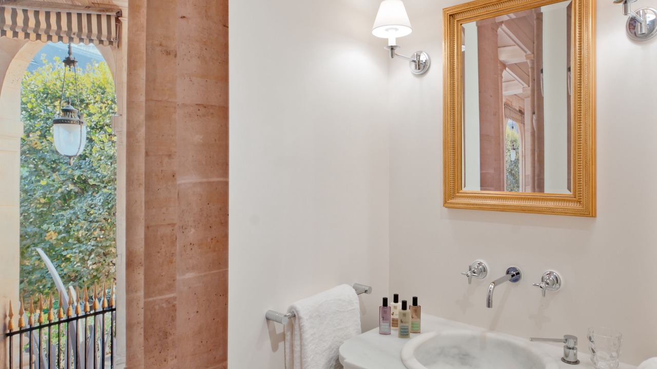 Photo of Bathroom in Quartier du Faubourg-Montmartre