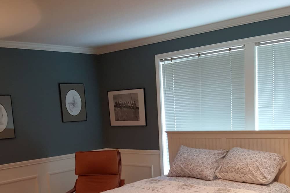 Photo of Bedroom in The Bowl of Edmonds