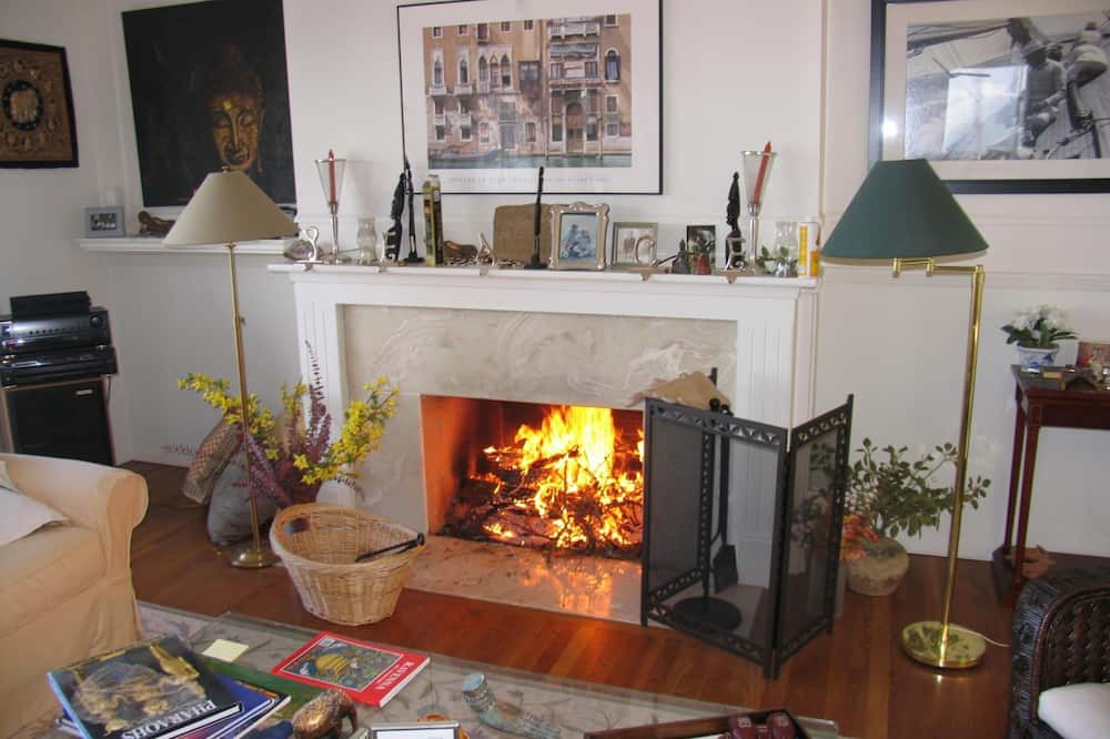 Photo of Livingroom in The Bowl of Edmonds