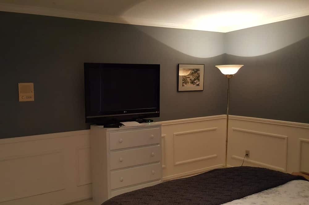 Photo of Bedroom in The Bowl of Edmonds