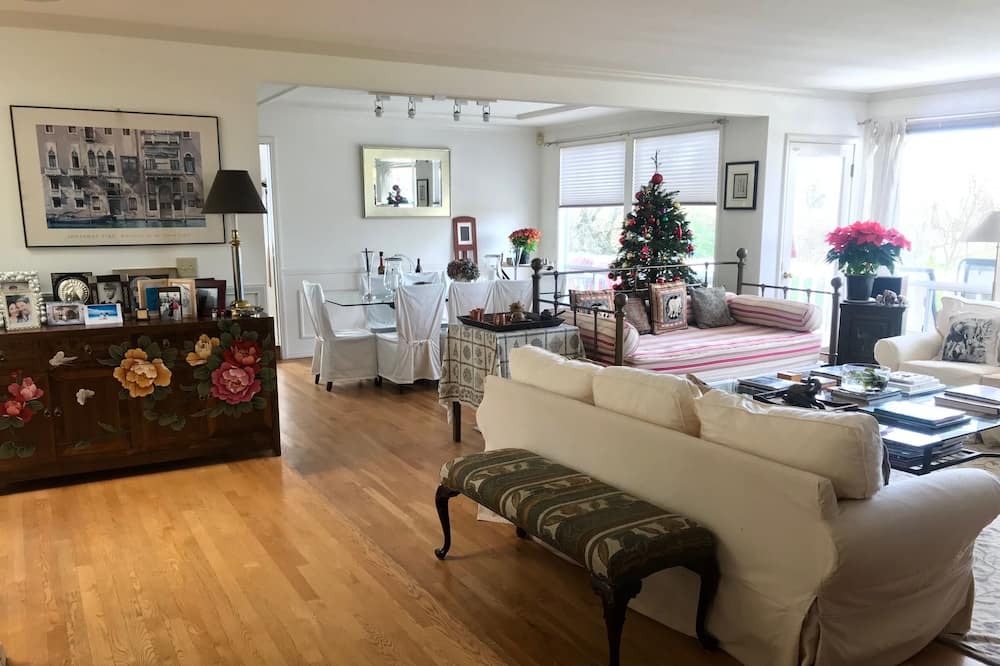 Photo of Others in The Bowl of Edmonds