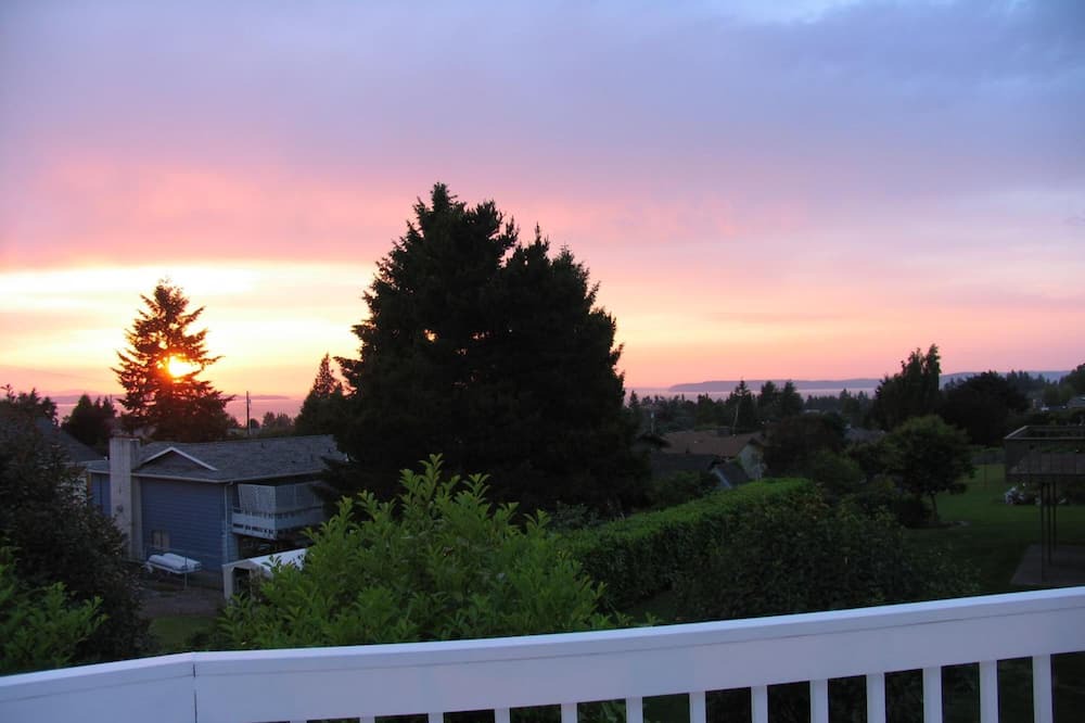 Photo of Patio Balcony in The Bowl of Edmonds