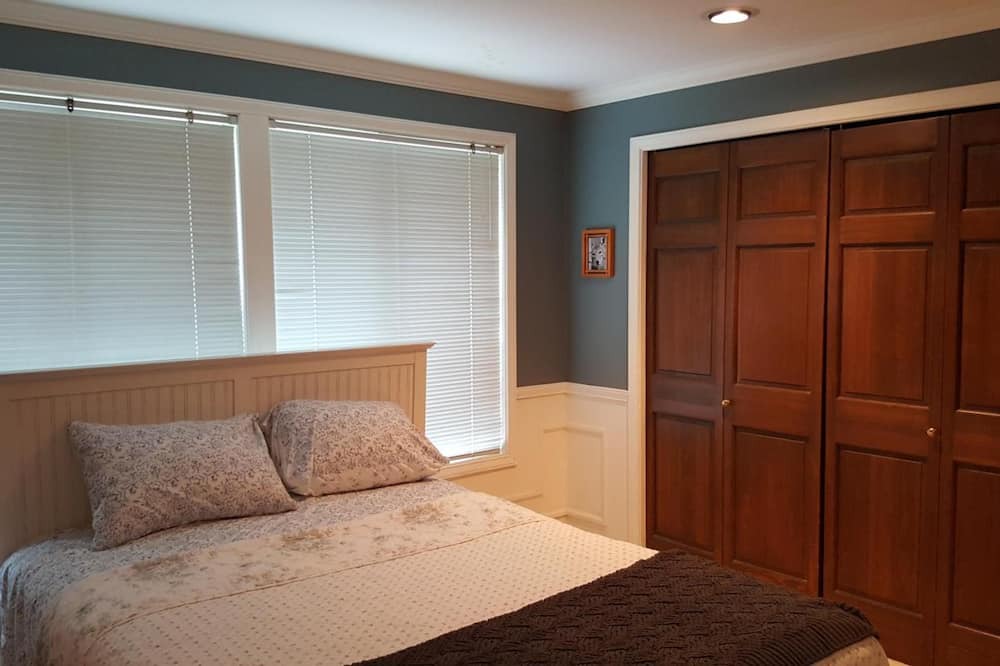 Photo of Bedroom in The Bowl of Edmonds