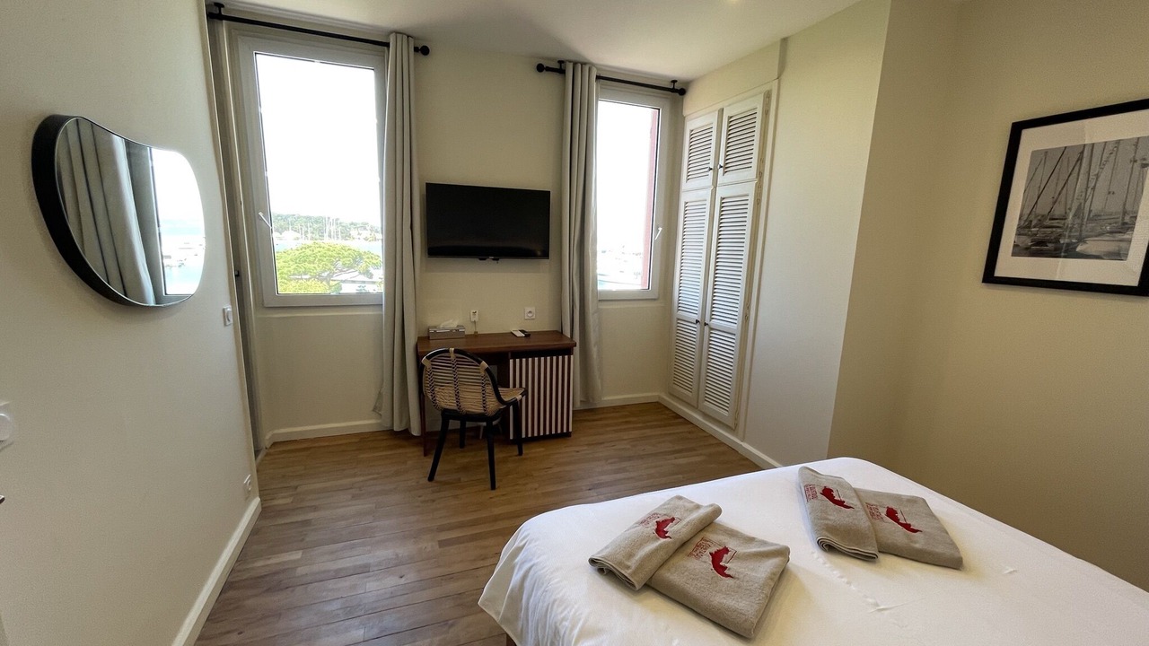 Photo of Bedroom in Porquerolles