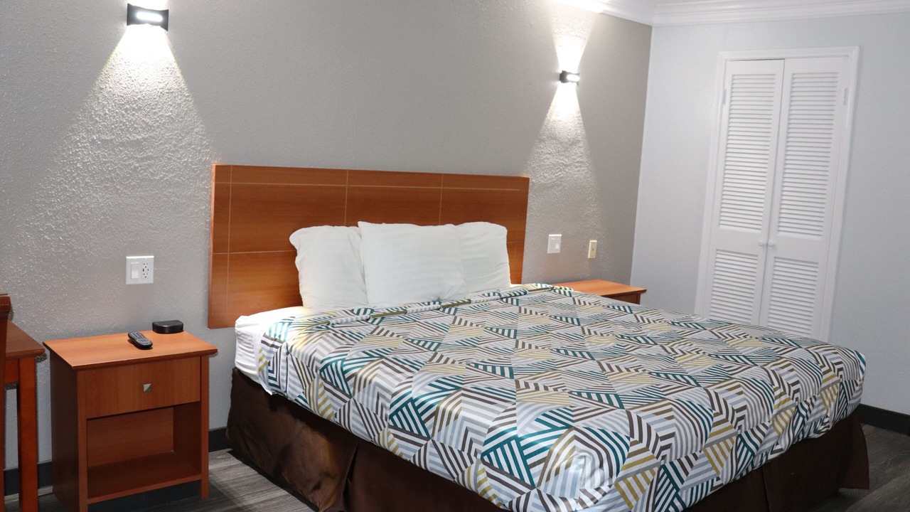 Photo of Bedroom in Alvin