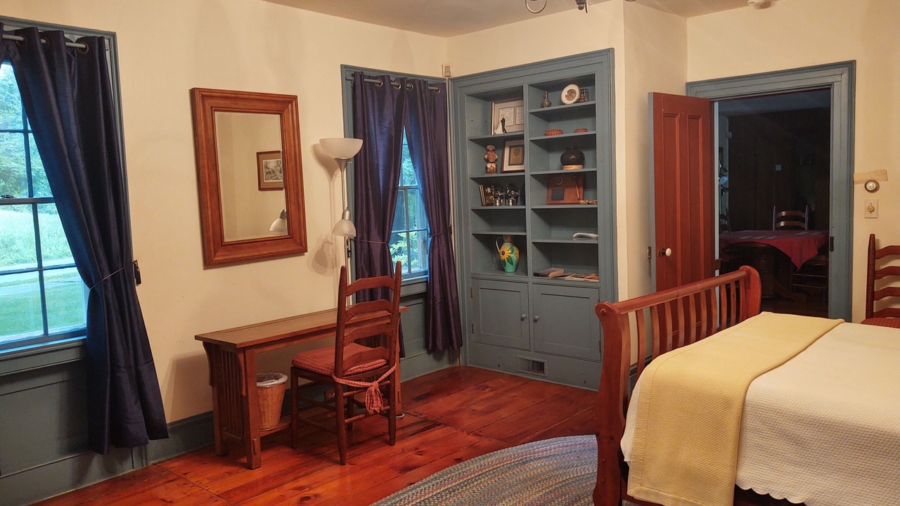 Photo of Bedroom in Hollowville
