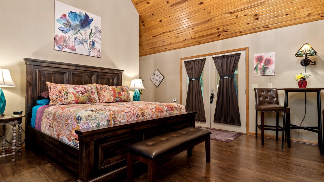 Photo of Bedroom in Eureka Springs Historic District