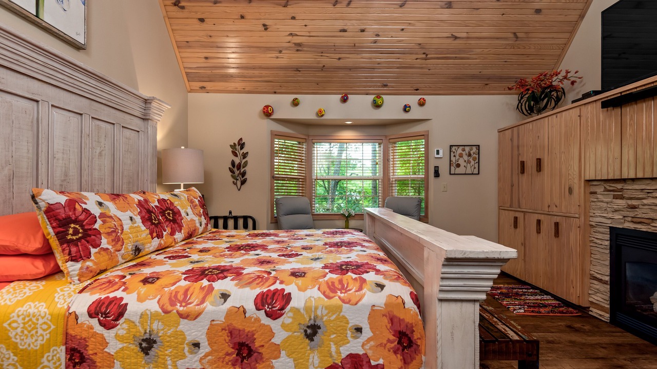 Photo of Bedroom in Eureka Springs Historic District