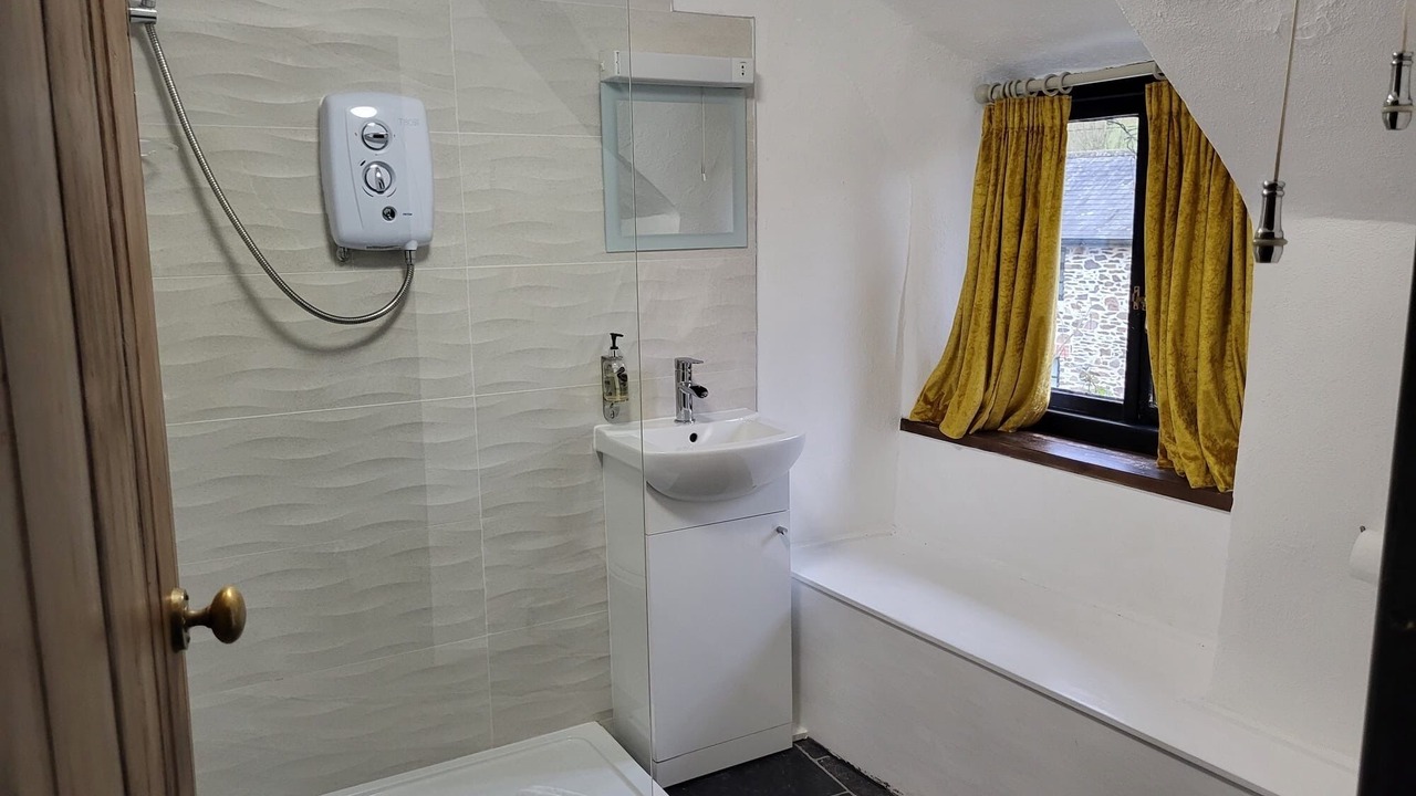 Photo of Bathroom in Heligan