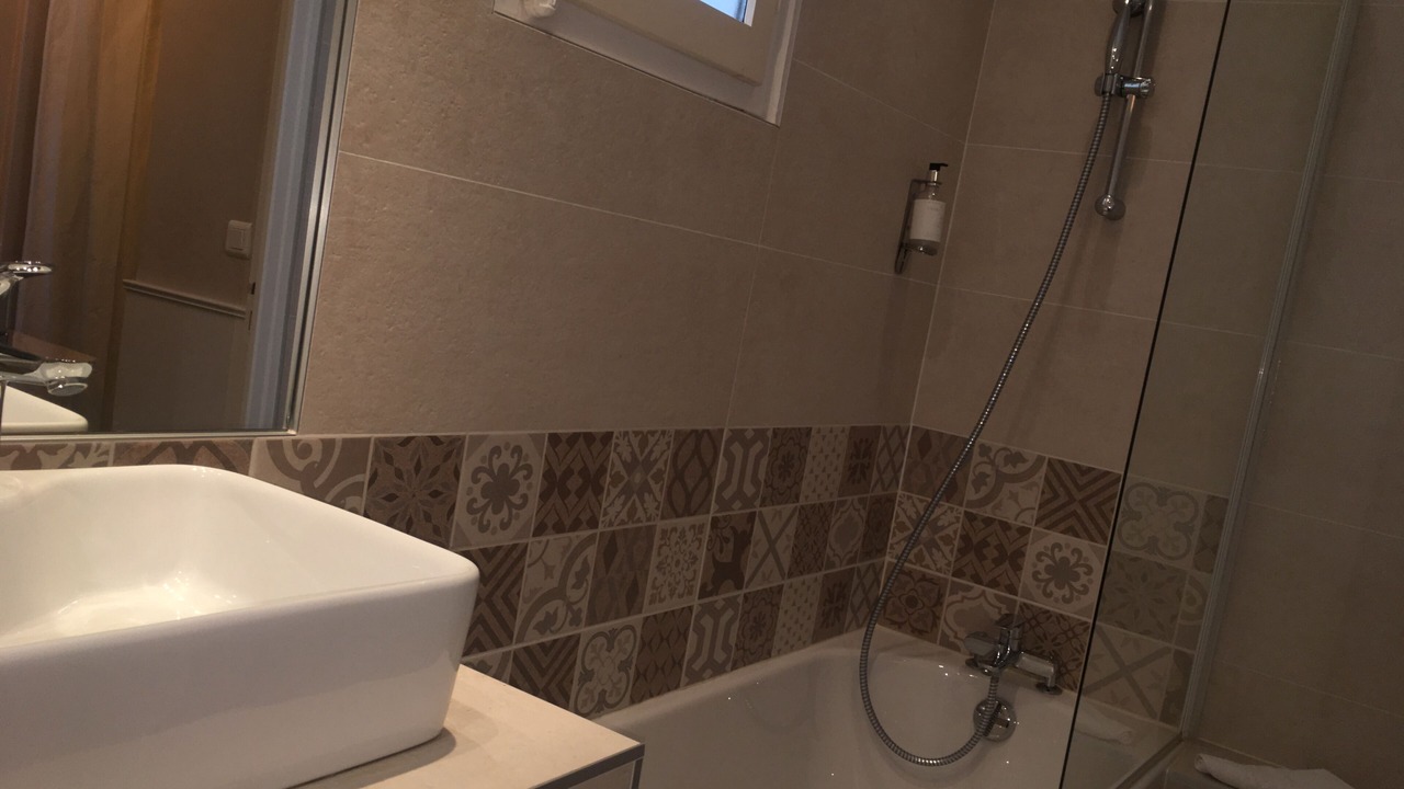 Photo of Bathroom in Beaux Arts-Boutonnet