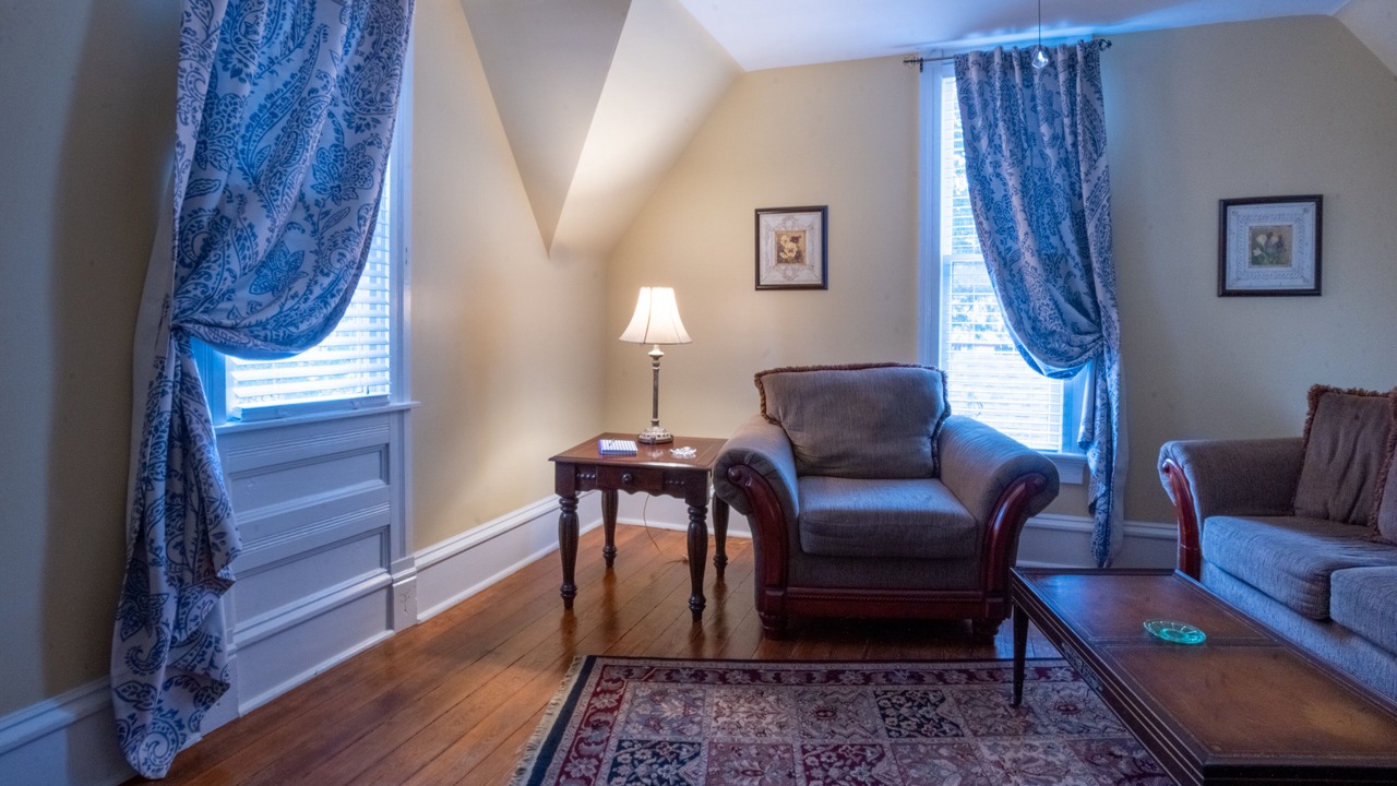 Photo of Bedroom in Eureka Springs Historic District