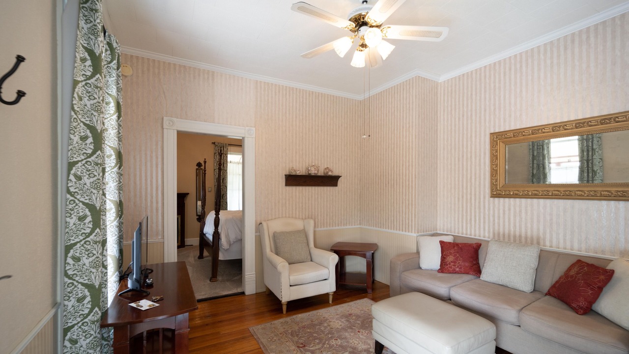 Photo of Bedroom in Eureka Springs Historic District
