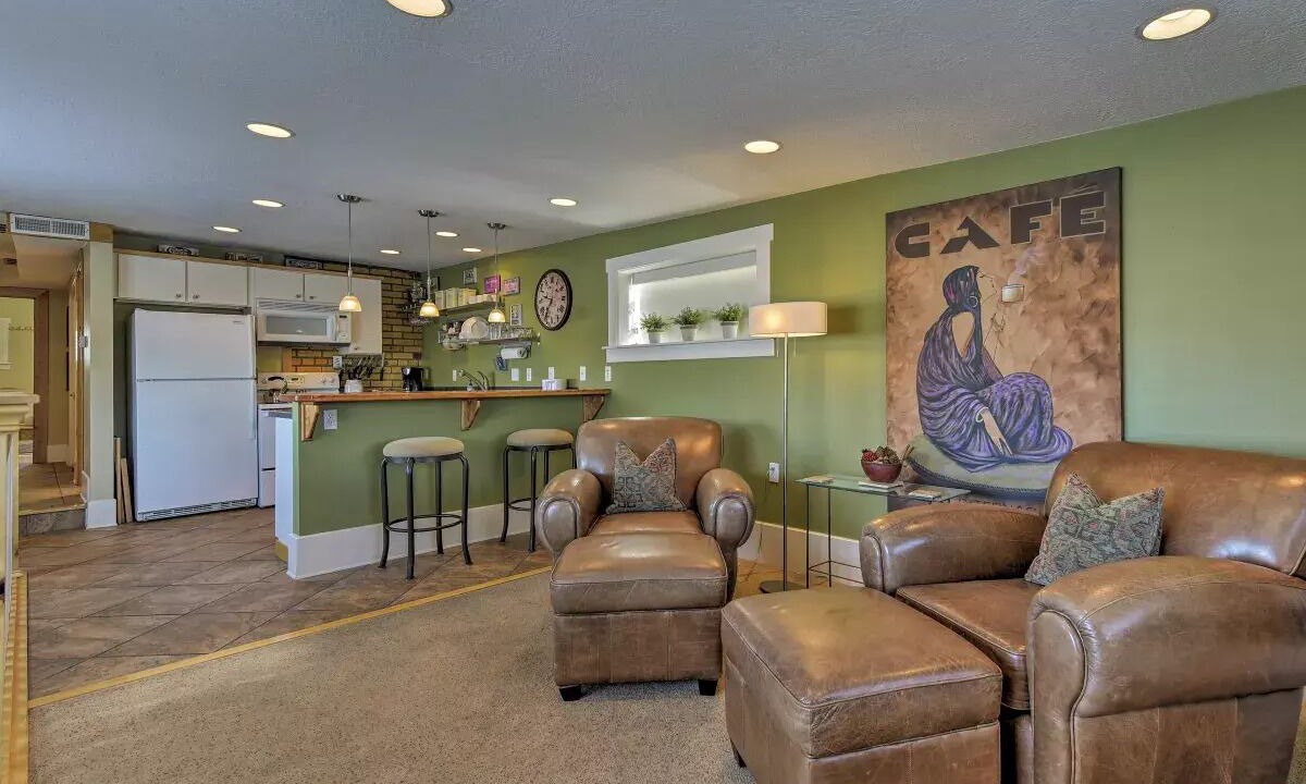 Photo of Others in Logan