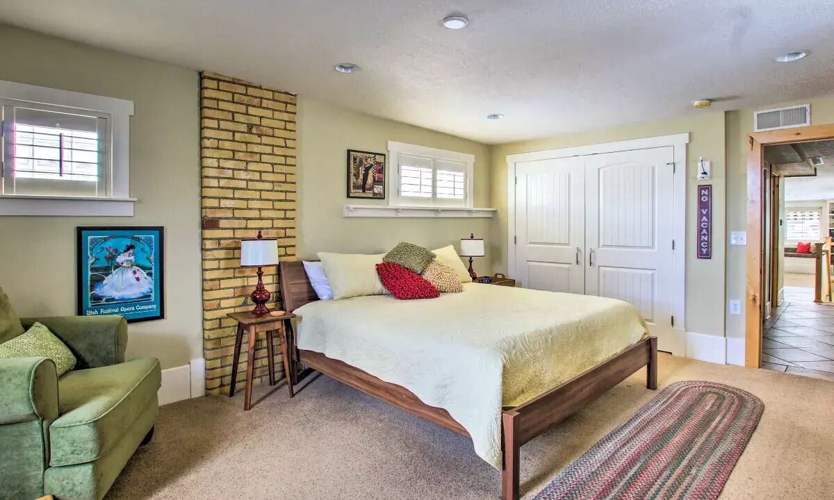 Photo of Others in Logan