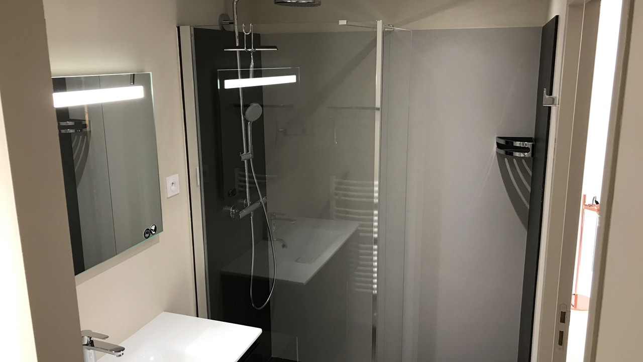 Photo of Bathroom in Louverne