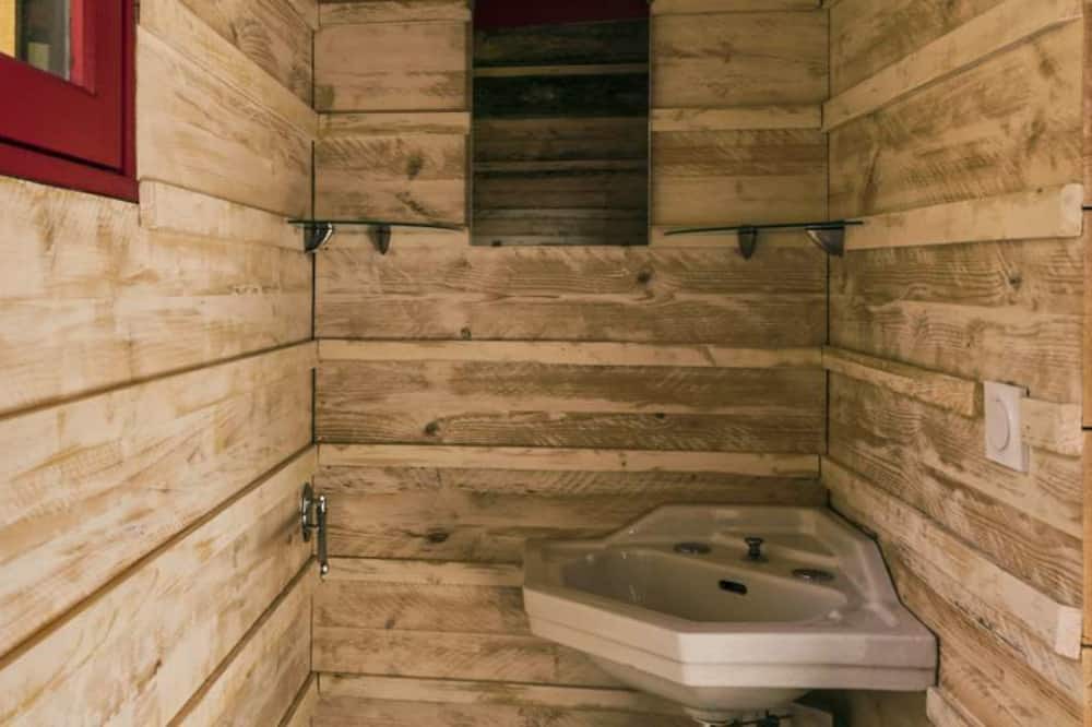 Photo of Bathroom in Louverne