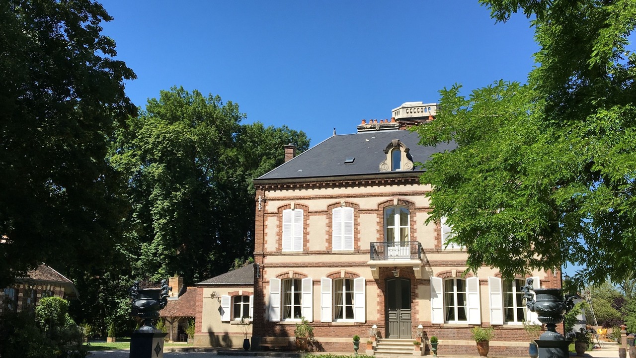 Photo of Buildings in Montaulin