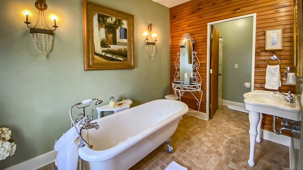 Photo of Bathroom in Treloar