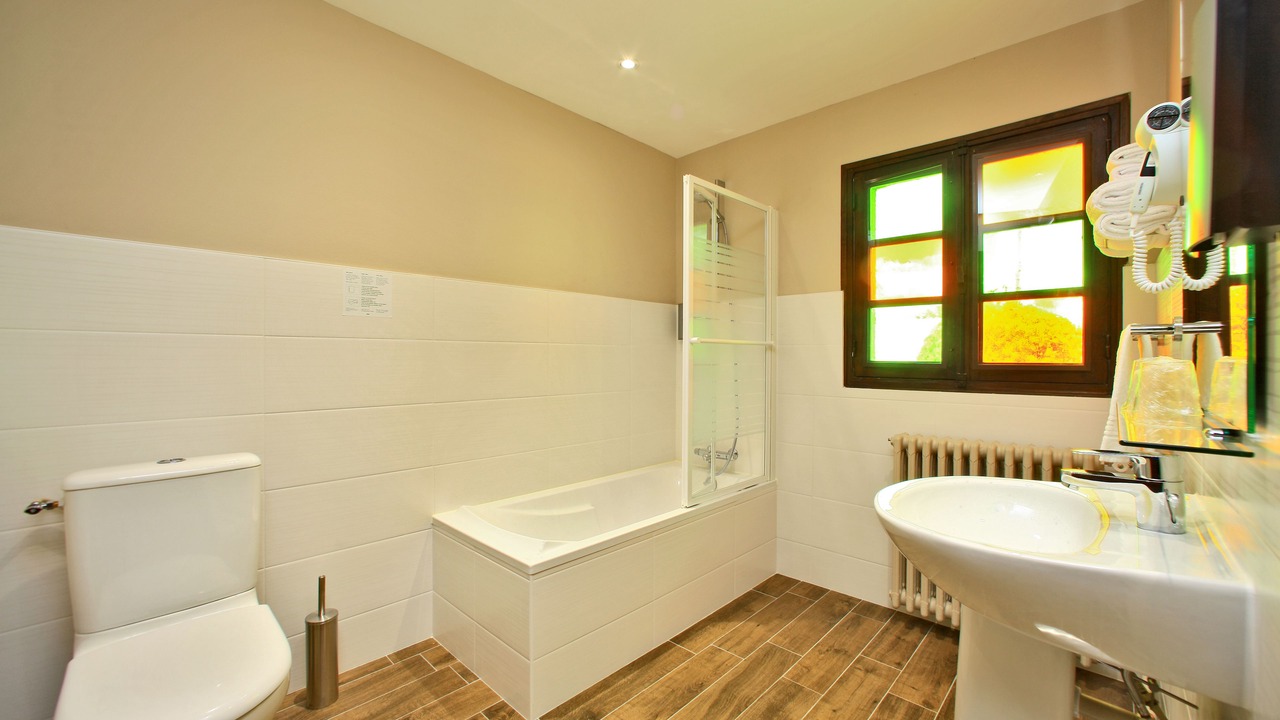 Photo of Bathroom in Saint-Laurent-sur-Sevre