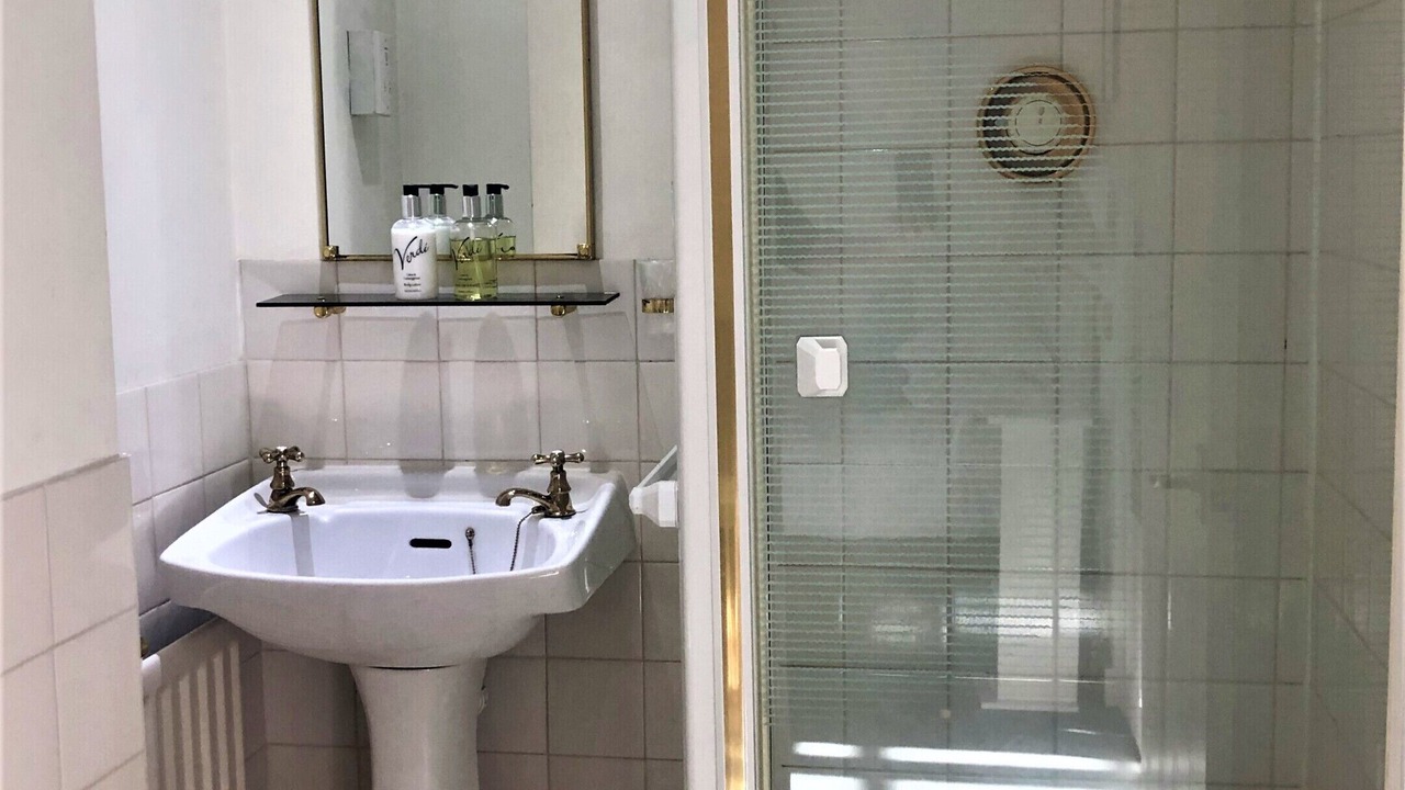 Photo of Bathroom in Hook