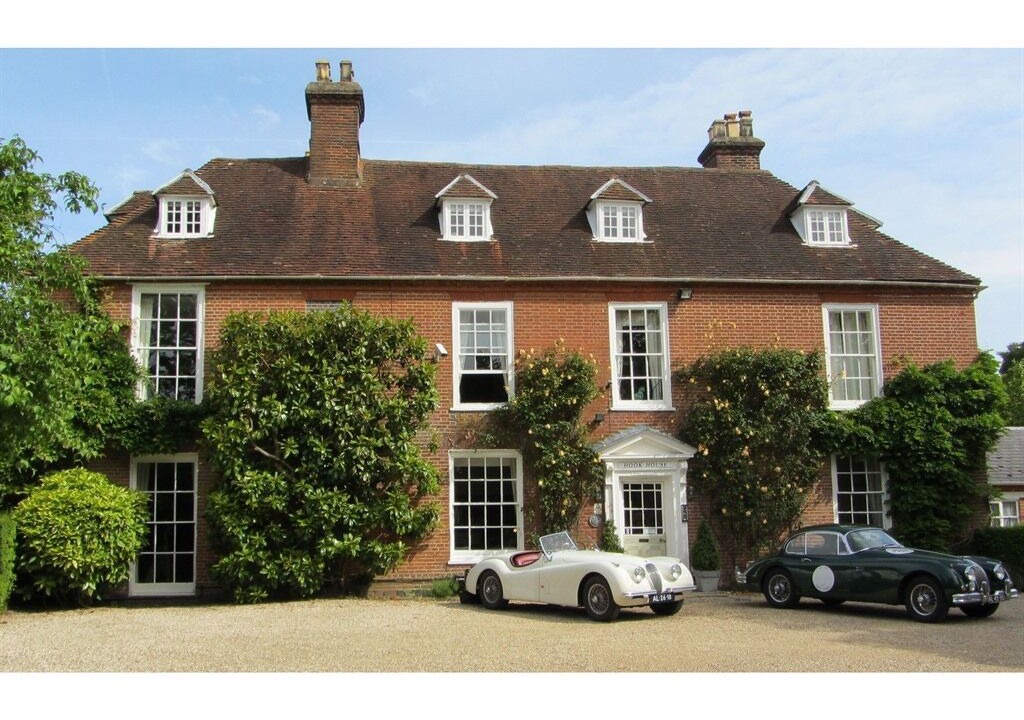 Photo of Buildings in Hook