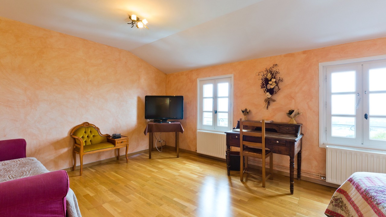 Photo of Others in Usson