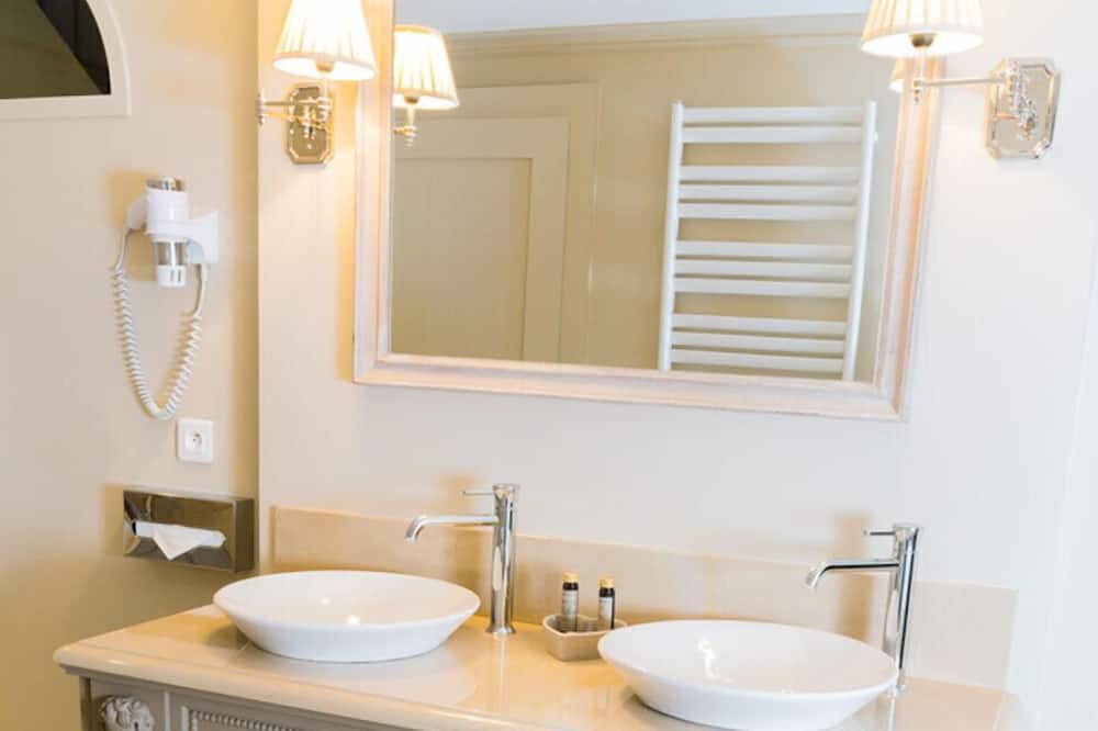 Photo of Bathroom in Besancon Old Town