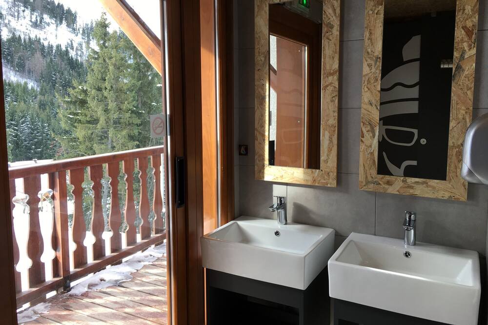 Photo of Bathroom in Oz-en-Oisans