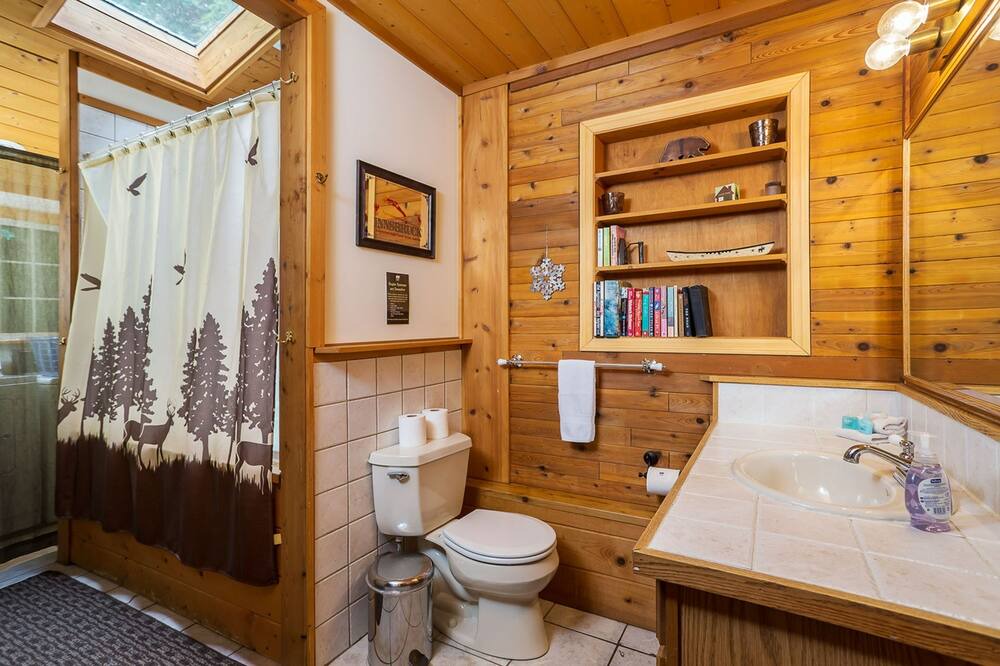 Photo of Bathroom in Leavenworth