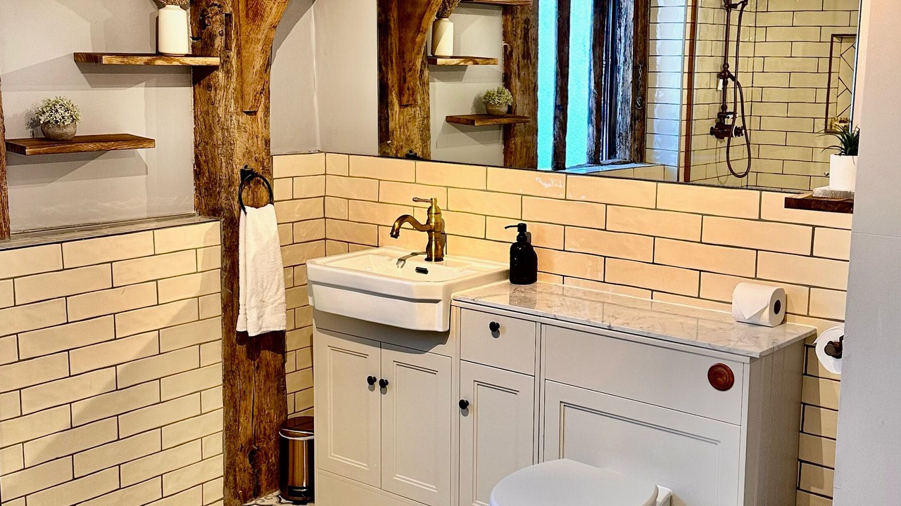 Photo of Bathroom in Colnbrook