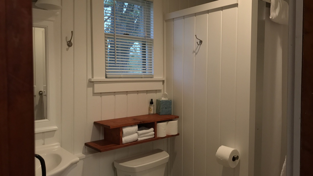Photo of Bathroom in Honor