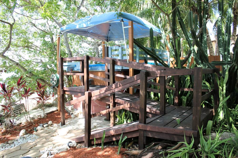 Photo of Outdoor in Long Beach Estates