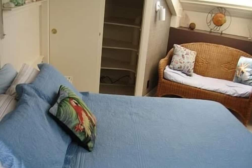 Photo of Bedroom in Long Beach Estates