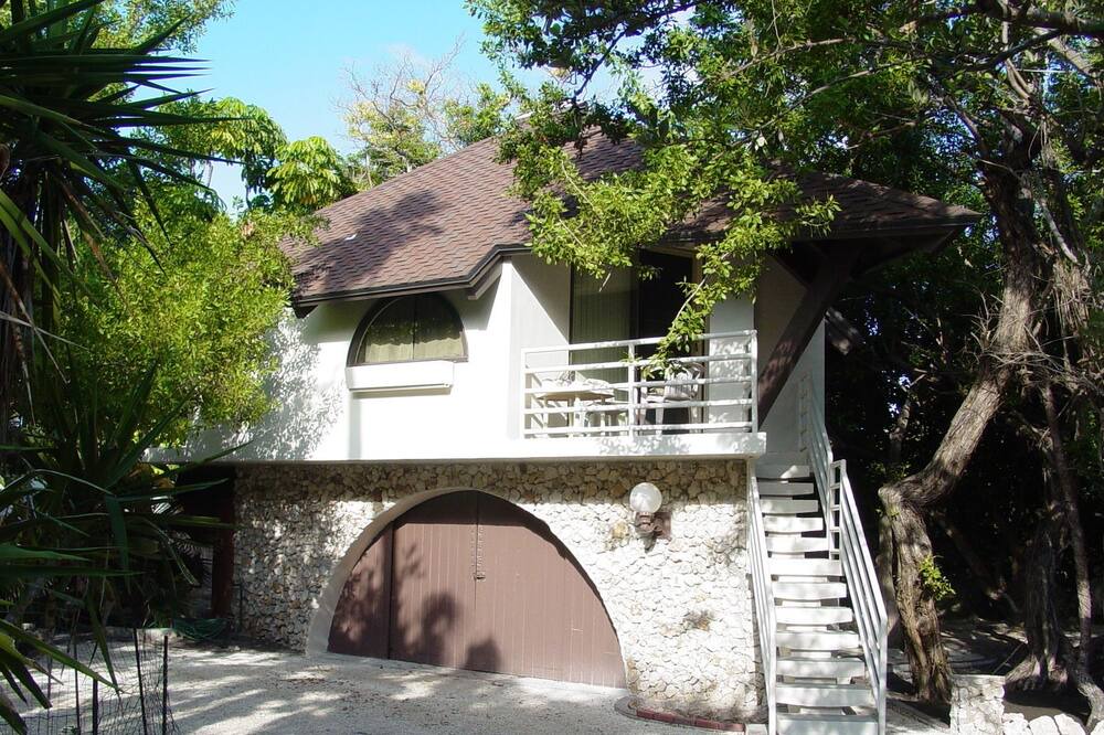 Photo of Bedroom in Long Beach Estates