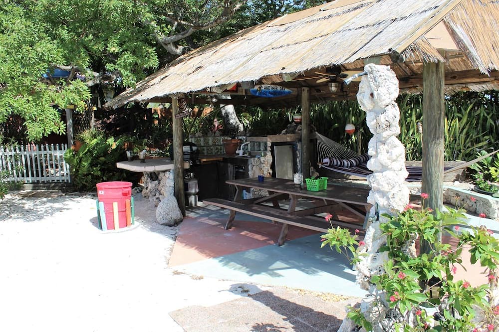 Photo of Outdoor in Long Beach Estates