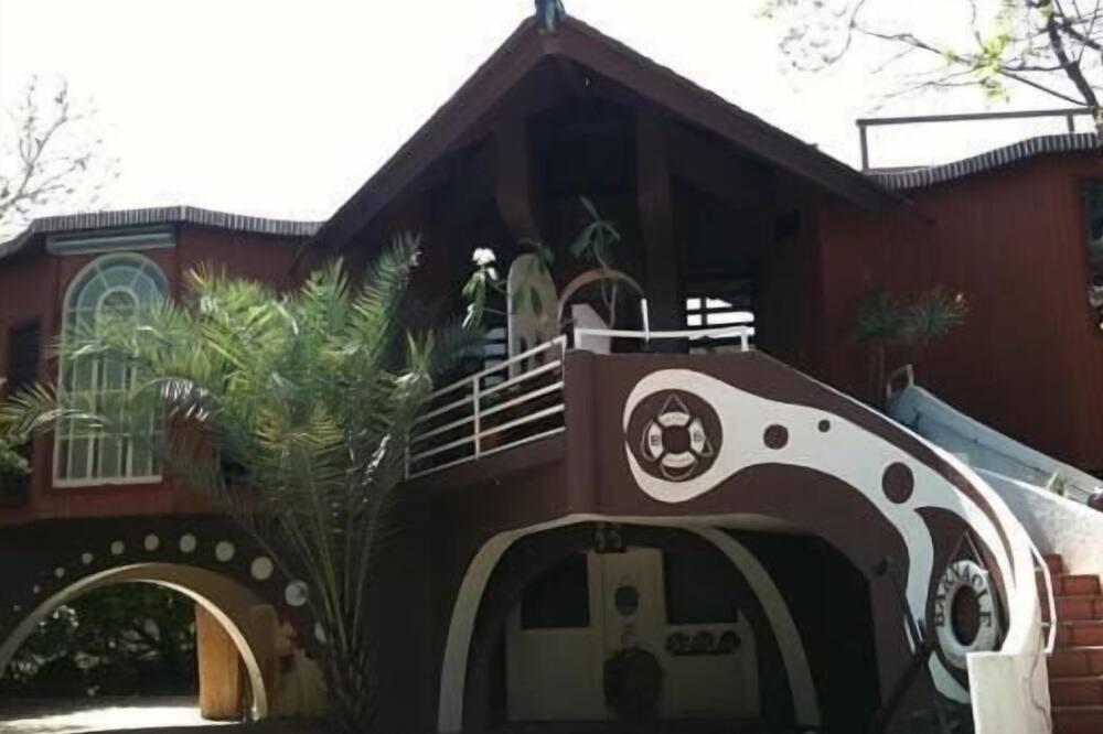 Photo of Outdoor in Long Beach Estates