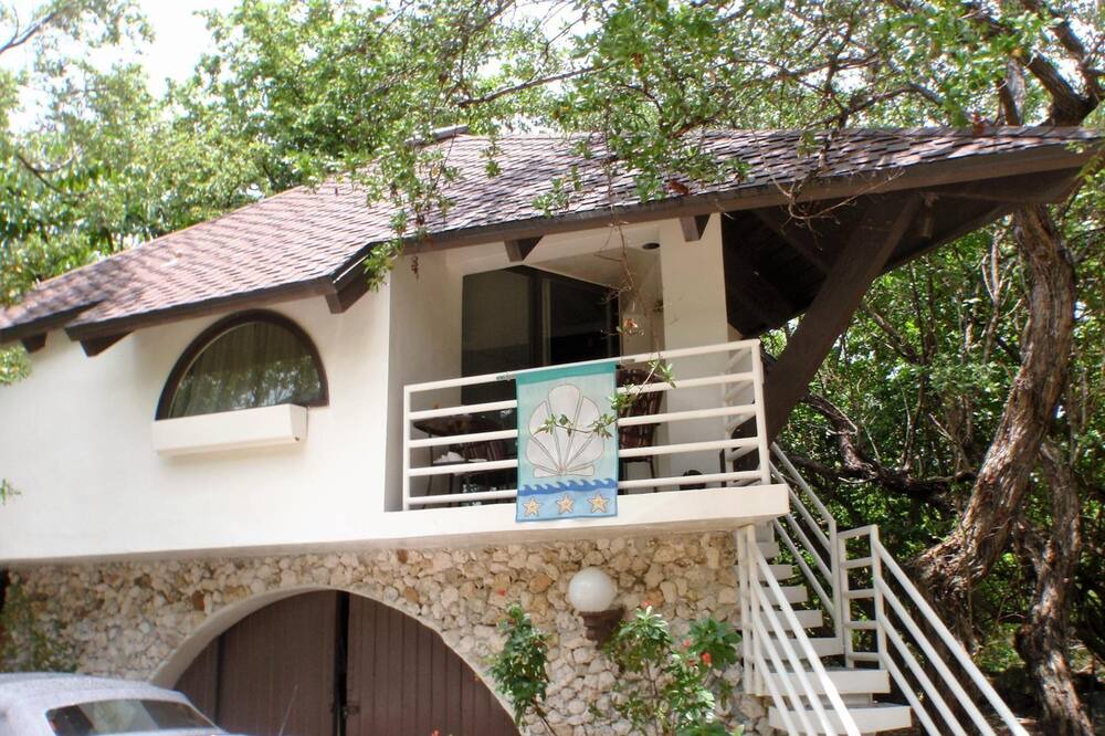 Photo of Outdoor in Long Beach Estates