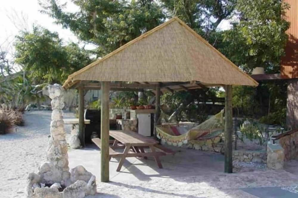 Photo of Outdoor in Long Beach Estates