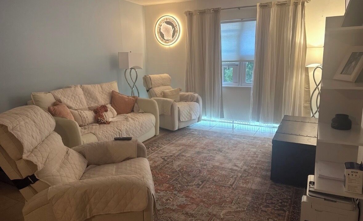 Photo of Livingroom in Columbiad Plaza