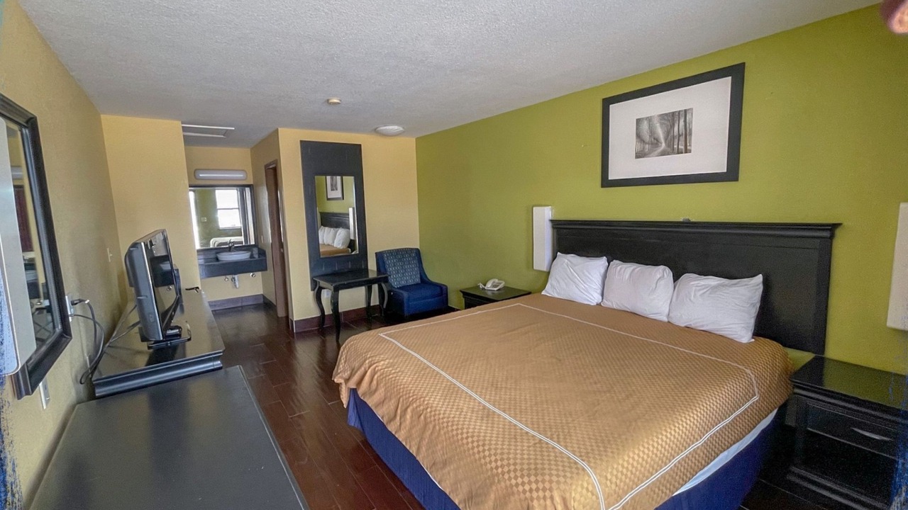 Photo of Bedroom in Central City