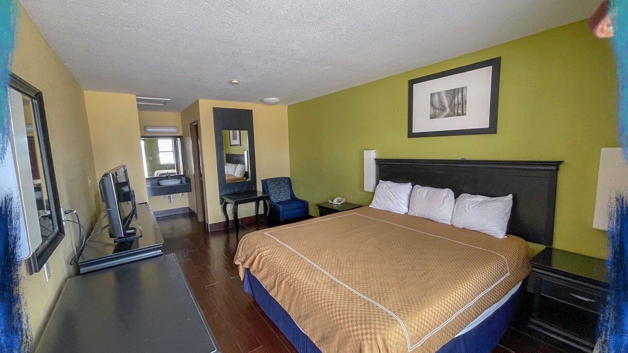 Photo of Bedroom in Central City