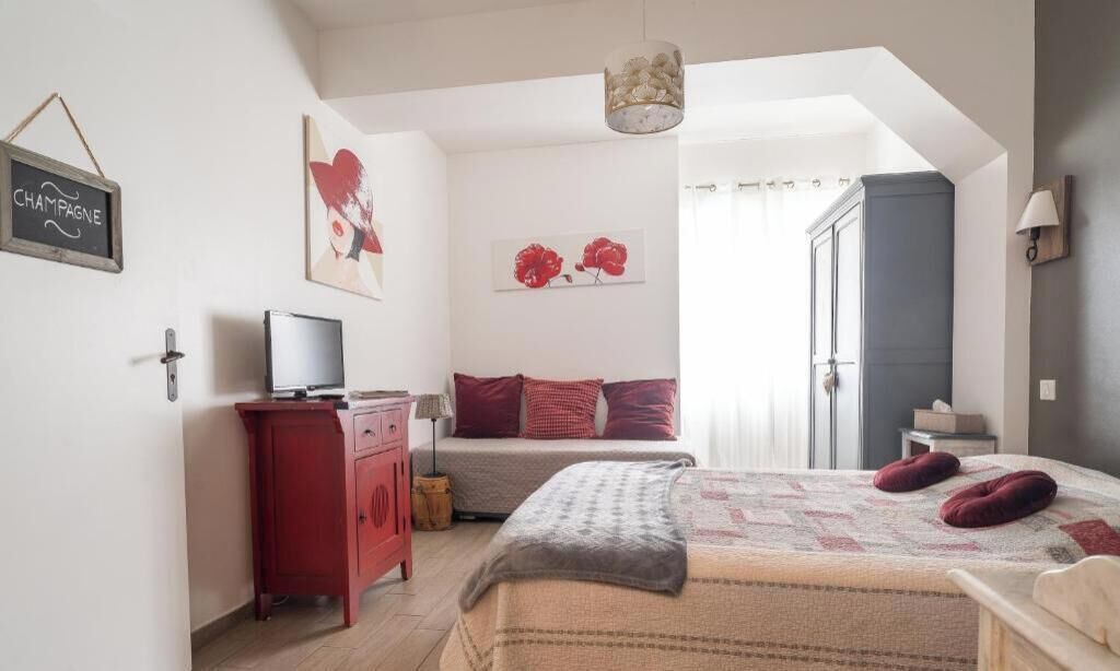 Photo of Bedroom in Desertines