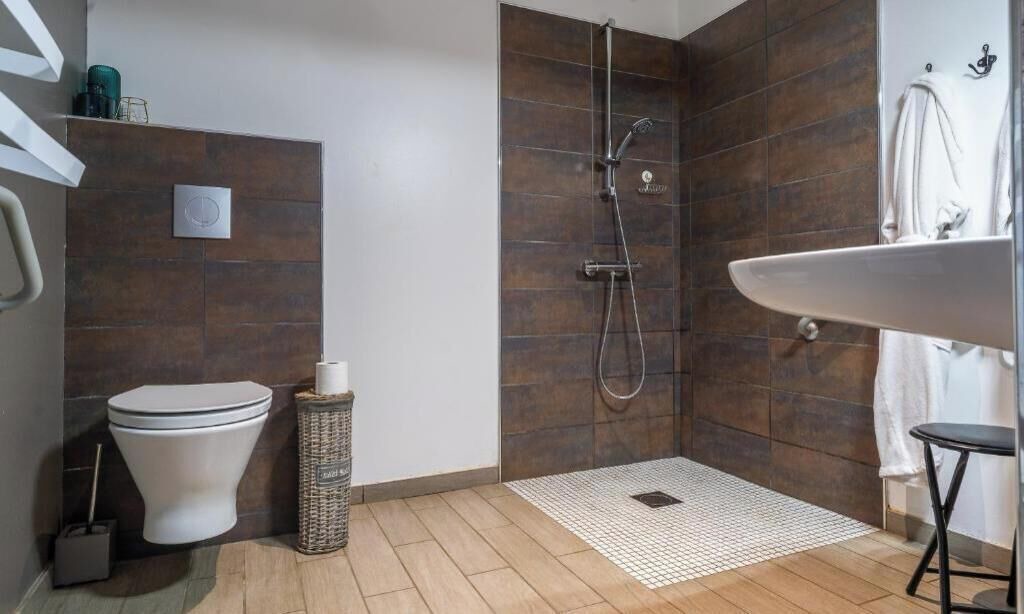 Photo of Bathroom in Desertines