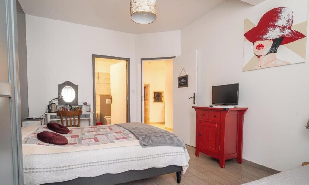 Photo of Bedroom in Desertines