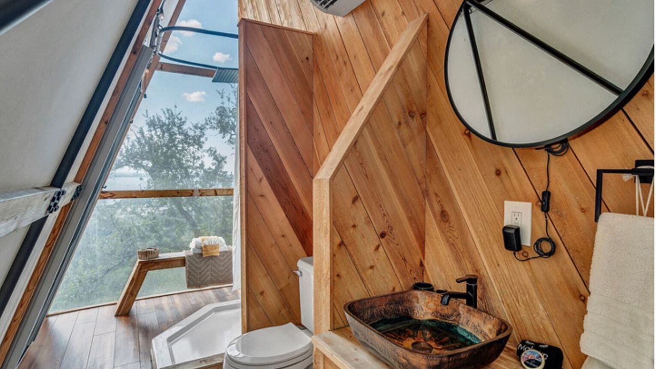 Photo of Bathroom in Cottonwood Shores